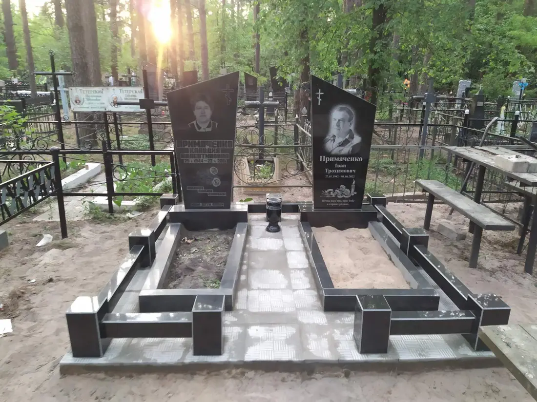 Подвійний пам’ятник KM-8177