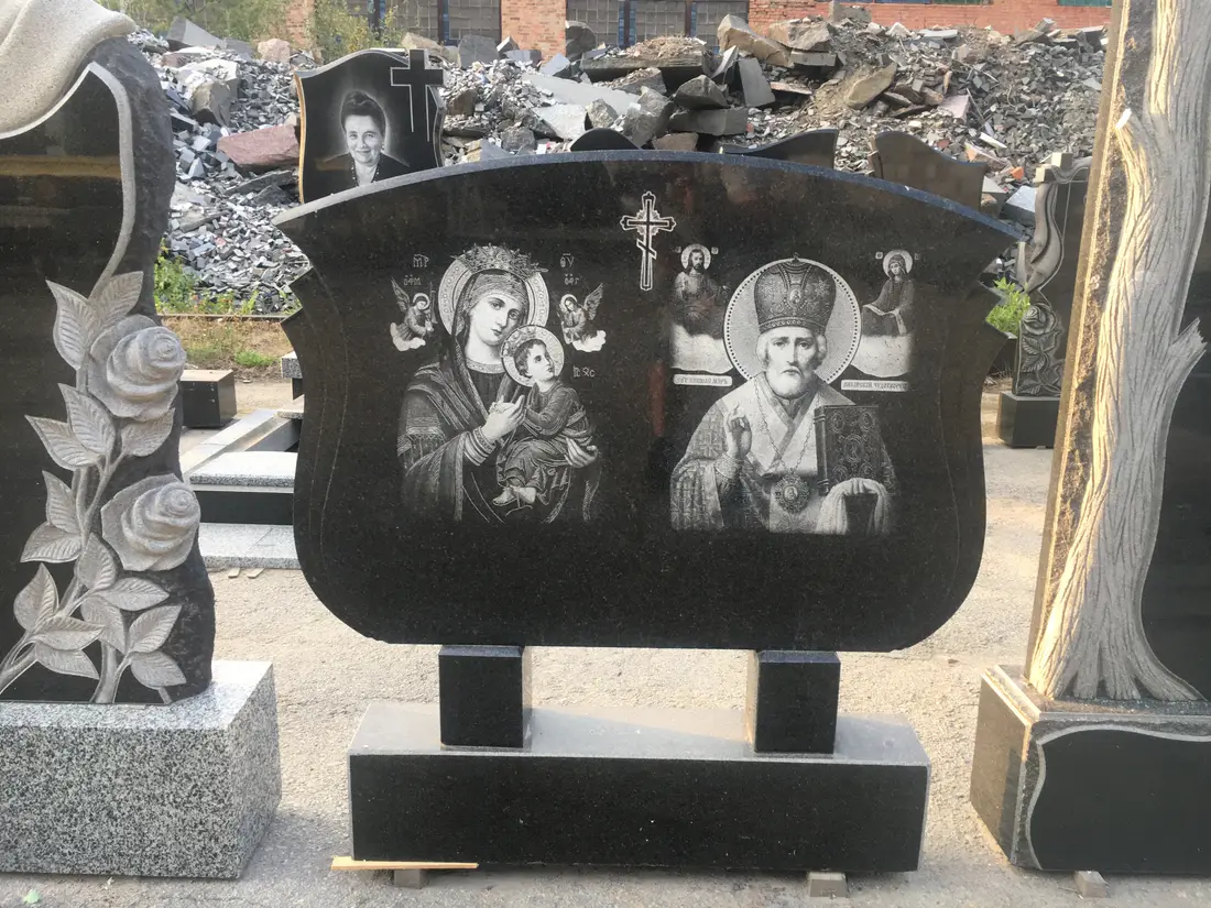 Подвійний пам’ятник KM-8183