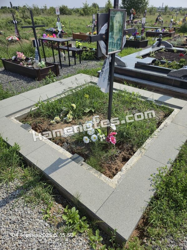 Монтаж гранітного цоколя