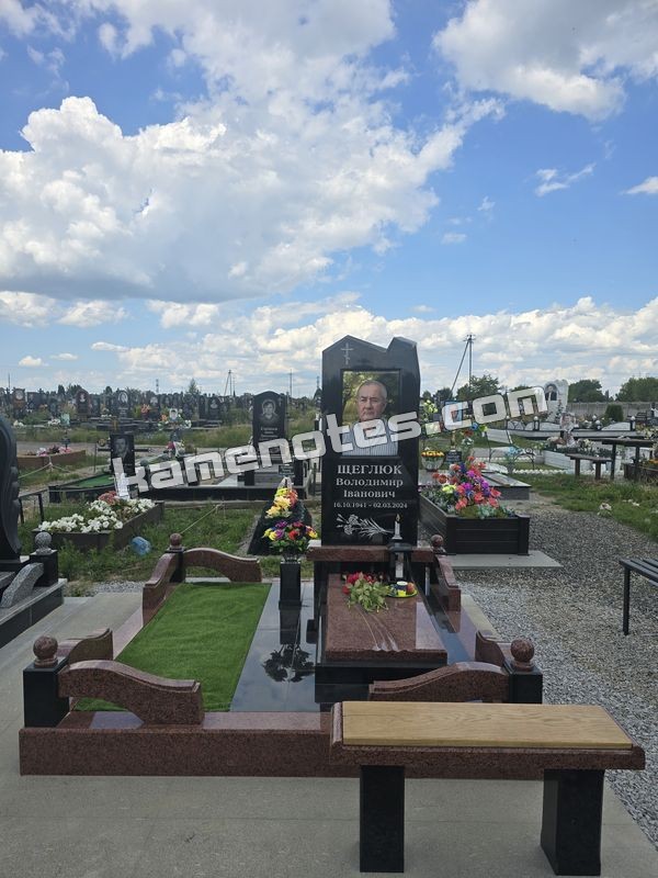 Готовий встановлений пам’ятник