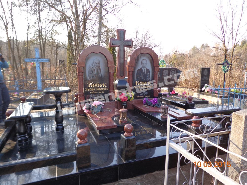 гранитный комплекс, установленный в селе Высокая Печь Житомир